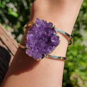 NEW  1.45" x 1.32" ADJUSTABLE GOLD PLATED COPPER BRAZILIAN AMETHSYT CUFF